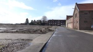 Lützerath nach der Zerstörung aller Häuser auf der linken Straßenseite des Dorfes 13.3.2021